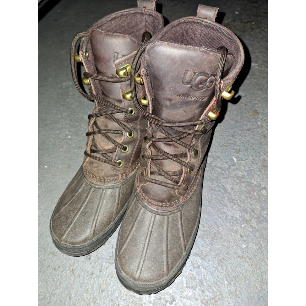 UGG | Men's Yucca Waterproof Boot - Stout Leather - Picture 8 of 15
